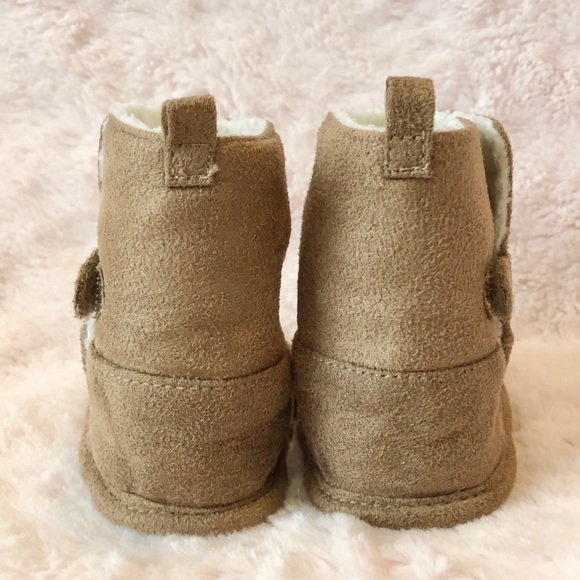 OshKosh B'gosh® Baby Faux-Fur Boot Crib Shoes - Picture 3 of 8